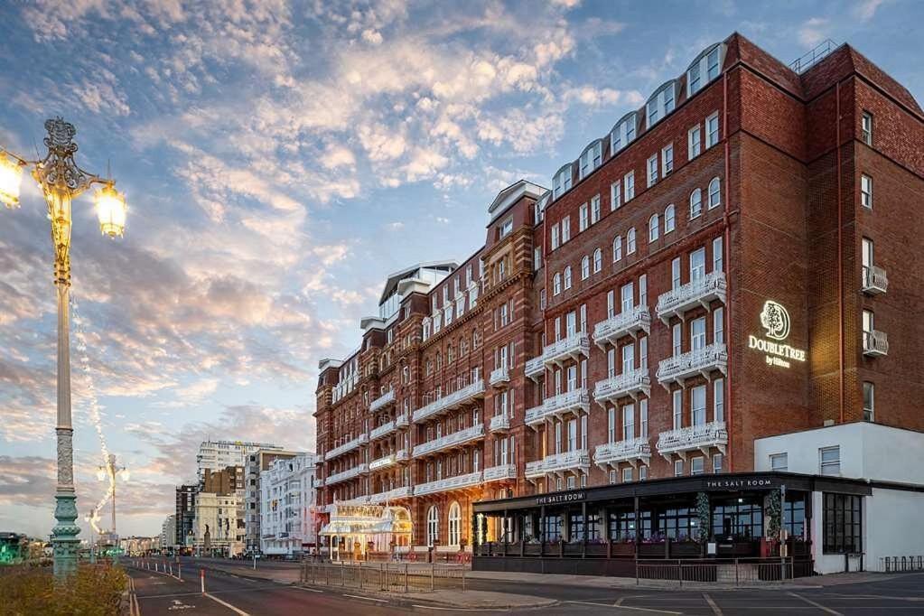 Penthouse Paradise: Beachfront Luxury with Spa & Rooftop Views Brighton Exterior photo