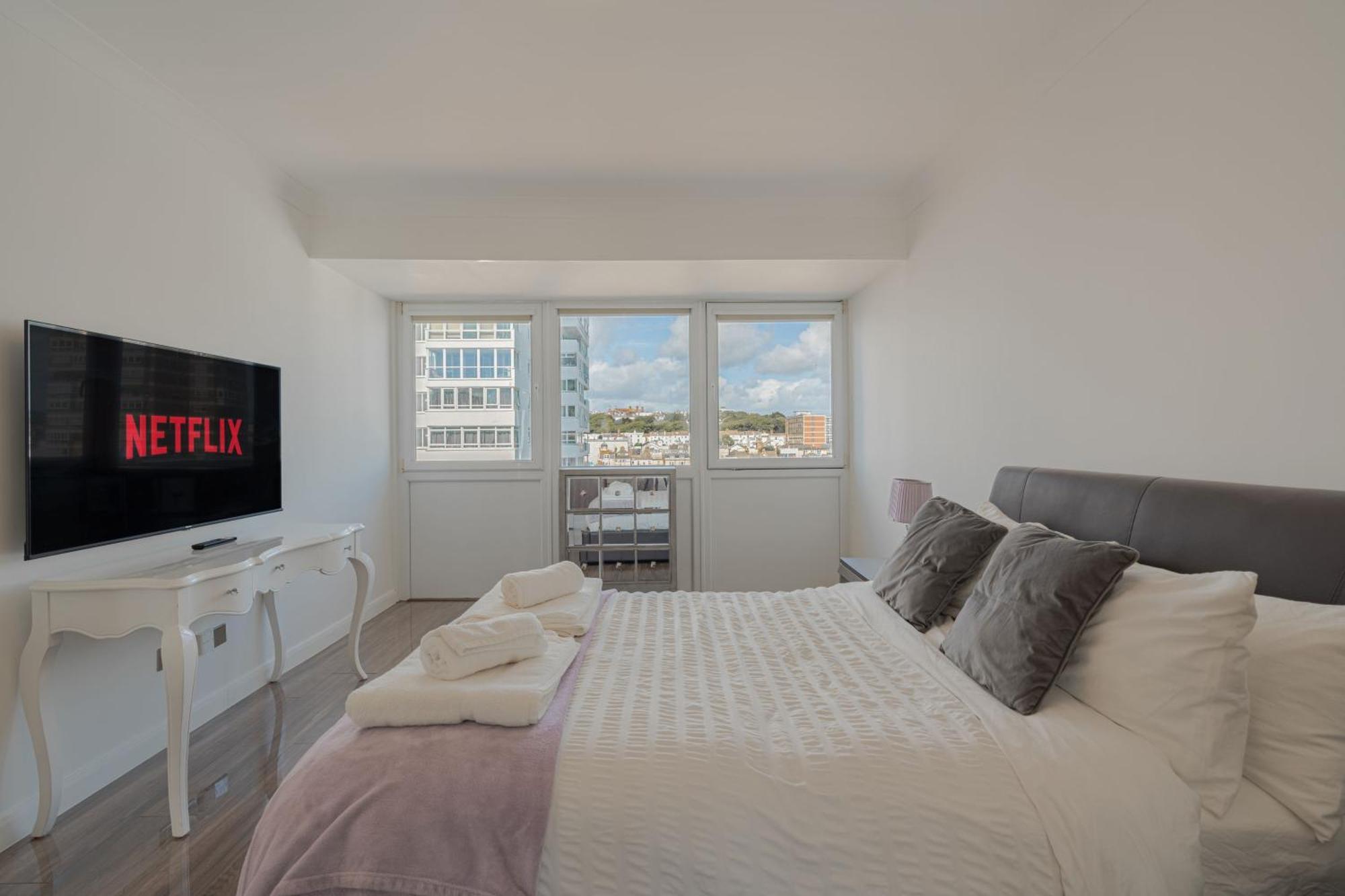 Penthouse Paradise: Beachfront Luxury with Spa & Rooftop Views Brighton Exterior photo