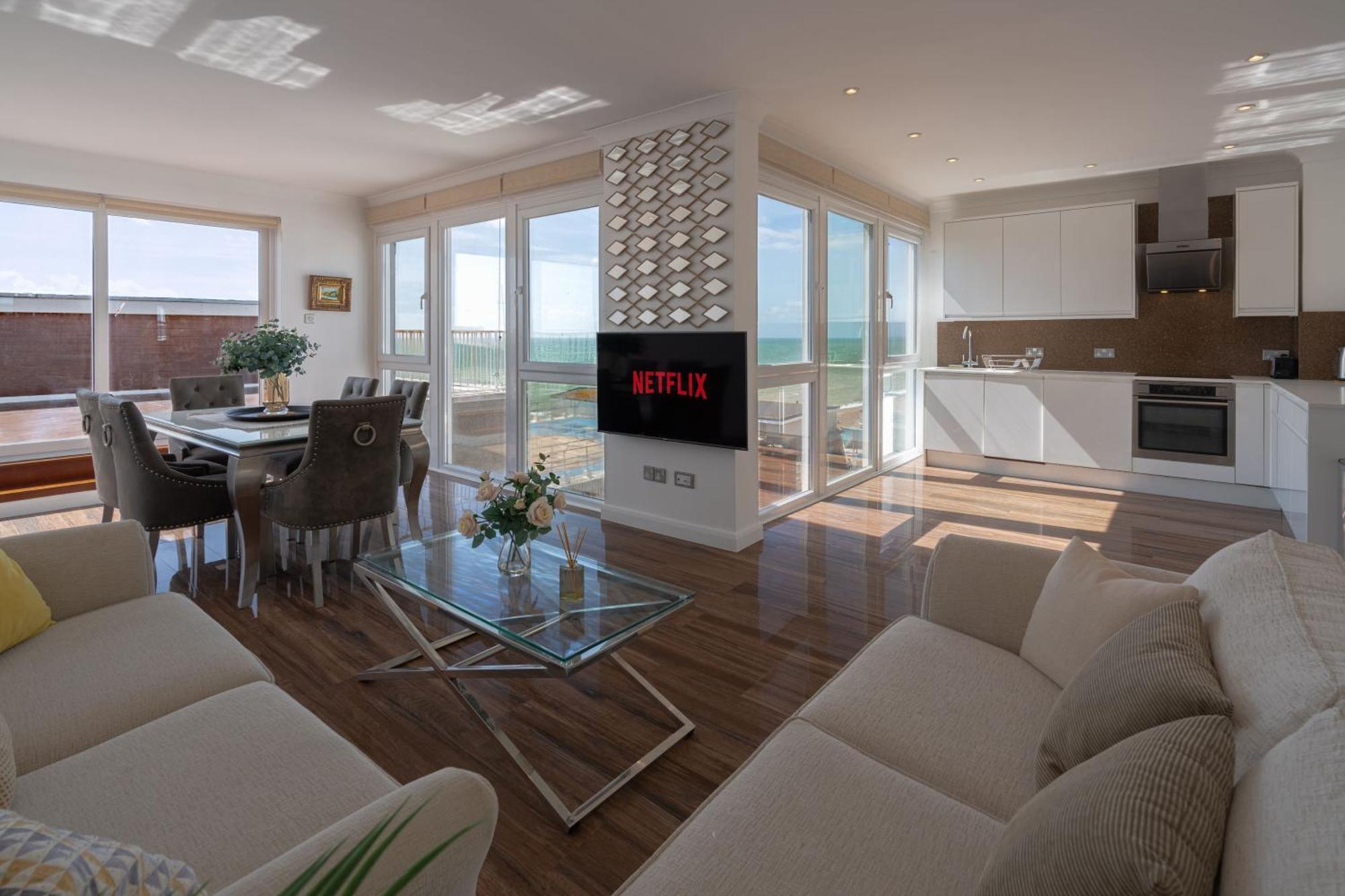 Penthouse Paradise: Beachfront Luxury with Spa & Rooftop Views Brighton Exterior photo