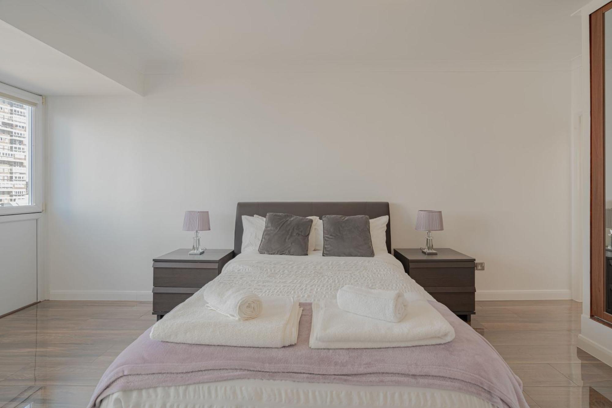 Penthouse Paradise: Beachfront Luxury with Spa & Rooftop Views Brighton Exterior photo